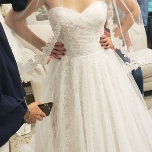 Tulle & Lace Wedding Ball Gown **New/Never Used**